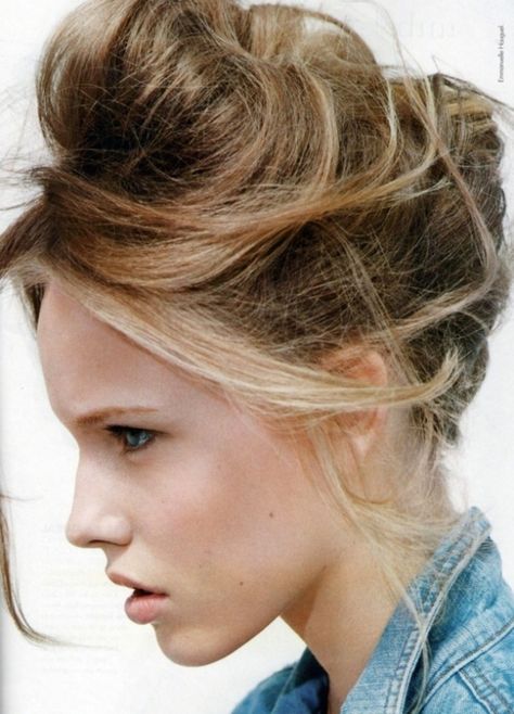 9 Easy Updos That You Can do in under 5 #Minutes ... → #Hair [ more at http://hair.allwomenstalk.com ]  #Side #Easy #Updos #Simple #Creative Charlize Theron, Leighton Meester, Messy Hair, Long Hair Styles, Hair Styles, Carrie Underwood, Messy Bun, Messy Chignon, Messy Bun Hairstyles