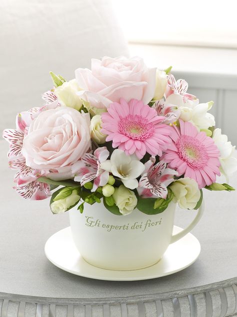I love the simplicity of flowers in a cup <3 Flora, Inspiration, Vintage, Floral, Bouquets, Hoa, Bunga, Pretty Flowers, Flores