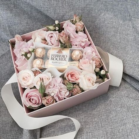 Best Wedding Favours | Suvi Collections | Portfolio #shaadiwish #destinationwedding #ediblefavors #weddingfavors #uniqueweddingfavors #chocolates #chocolategiftpack #floralgiftpack Natal, Gifts, Cute Gifts, Happy Smile, Fun Funny, Creative Gifts, Diy Birthday Gifts, Gift Box, Best Wedding Favors