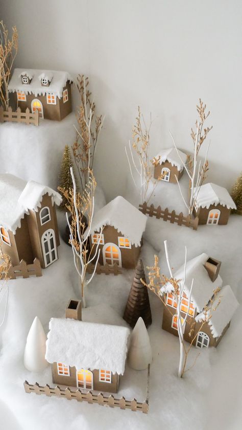 DIY : Un village de Noël avec Cricut – Flavie Peartree Miniature, Diy, Natal, Dekorasyon, Jul, Dekoration, Winter Diy, Weihnachten, Kerst