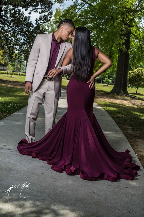 Pinterest: @pulggbratt🤩 Suits, Prom, Prom Couples Outfits Matching, Black Prom Dress Couple, Prom Couples Outfits, Homecoming Couples Outfits, Prom Outfits For Couples, Prom Matching Couples Outfits, Prom Girl Dresses