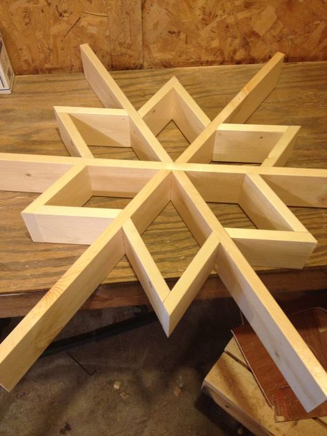 Woodworking Projects, Wood, Woodworking, Wood Snowflake, Wooden Snowflakes, Wooden Diy, Wood Stars, Wooden Stars, Woodworking Tips