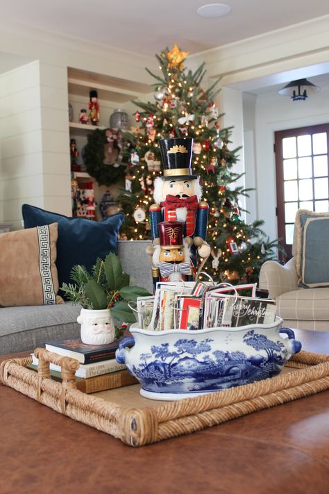 Home Décor, Winter, White Christmas, Decoration, Christmas Living Rooms, Southern Christmas Decorations, Christmas Home, Cozy Christmas, Christmas Interiors
