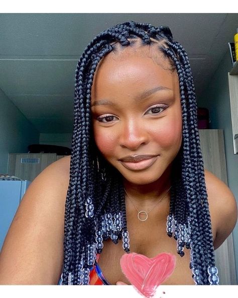 Box Braid Hairstyles for Black Women. Short, medium, long knotless box braids hairstyles gallery. How to do box braids... Plait Styles, Haar, Peinados, Braid Inspiration, Braid Styles, Afro, Girls Hairstyles Braids, Capelli, African Braids Hairstyles