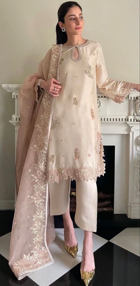 Alishay Adnan on Instagram: "👯‍♀️ @farahtalibaziz" Suits, Ramadan, Pakistani Dresses, Desi Dress, Kurti, Pakistani Outfits, Baju Kurung, Eid Outfit Ideas, Eid Dress Ideas