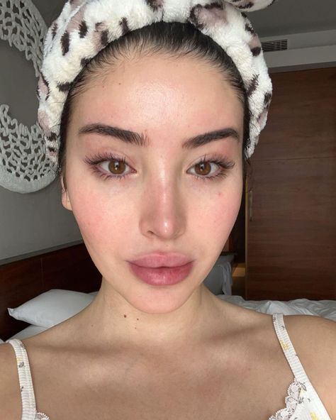 Thewizardliz on Instagram: “Morning face” Make Up Looks, Selfie, Makeup Looks, Without Makeup, Perfect Skin, Bare Face, Feminine Face, Maquillaje, Feminine Energy