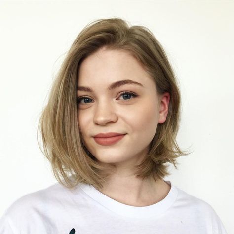 Short Hair Styles, Bobs For Round Faces, Bob Haircut For Round Face, Short Hair With Layers, Short Hair Styles For Round Faces, Bob Hairstyles For Round Face, Cute Medium Length Hairstyles, Short Hair Cuts, Medium Length Hair Styles