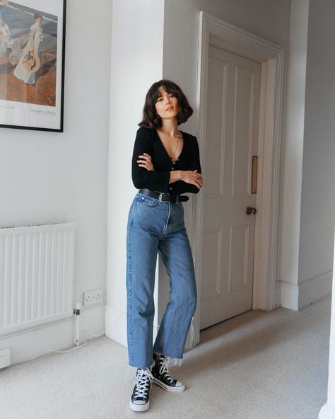 Chloe Miles on Instagram: “Trying to find new corners to pose in because I fear you might all be a little tired of my radiator 😅 (top gifted from @reformation last…” Jeans, Casual Outfits, Outfits, Trendy Outfits, Womens Fashion, Casual, Vintage Outfits, Chic, Fashion Outfits