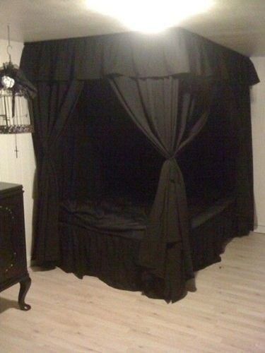 laoe on Twitter: "… " Home Décor, Goth Room Inspo, Gothic Bedroom, Goth Room Ideas, Goth Bedroom Ideas, Weird Room Decor, Goth Room Decor, Room Ideas Bedroom, Goth Home Decor