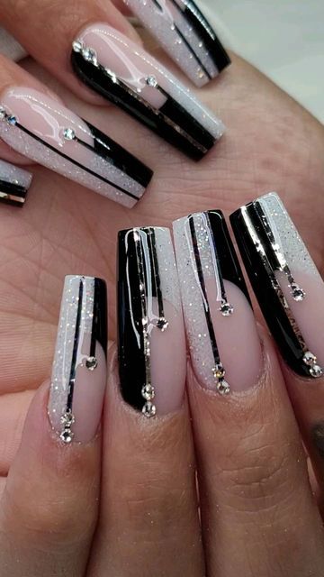 Nail Manicure, New Nail Designs, White Tip Nail Designs, Nails Design With Rhinestones, Black Nails With Glitter, Red Nail Art Designs, New Years Nail Designs, Stylish Nails Designs, Black Nail Art