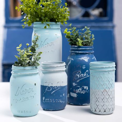 Learn how to paint mason jars with these tips and tricks! I'll show you how to distress, paints that work with the jars, and more. Painted Mason Jars, Art, Florida, Inspiration, Mason Jars, Chalk Paint Mason Jars, Painted Jars, Colored Mason Jars, Jar Crafts