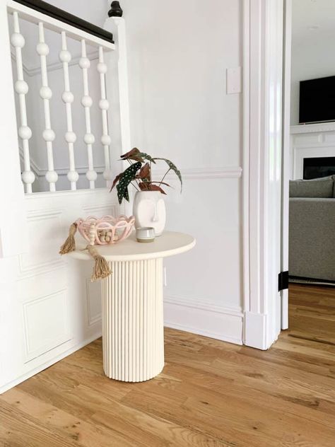 Create this DIY modern side table next weekend for a fun weekend project. It is a modern side table using dowels for the fluted look. You can paint it like I did or stain it to create your own perfect piece! #diy #diyfurniture Home Interior Design, Tables, Diy, Ideas, Home Décor, Décor, Round, Decor, Deco