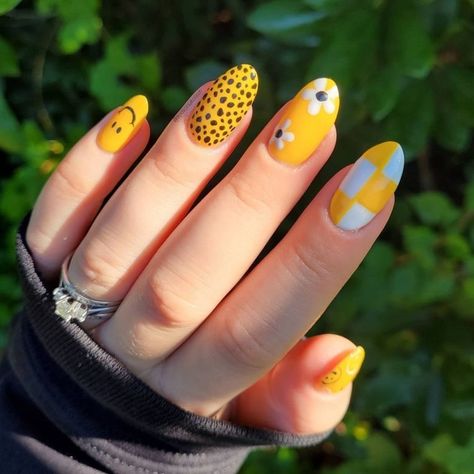Brighten Your Day with These Refreshing Yellow Nail Art Designs Nail Art Designs, Gel Nail Designs, Gel Designs, Gel Nail, Nail Colors, Yellow Nail Art, Yellow Nails Design, Uñas, Nail Designs Summer