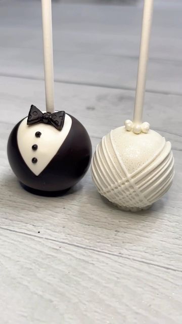 main street sweets on Instagram: "bride & groom cake pops 🤍✨" Cake, Kage, Bakken, Brides Cake, Cute Cakes, Koken, Grooms Cake, Backen, Ciasta