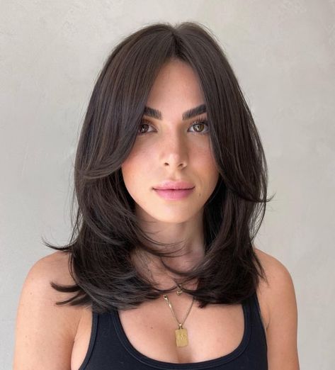 Three-Tier Mid-Length Layered Hairstyle Haircuts For Medium Hair, Medium Length Hair Cuts, Layered Haircuts For Medium Hair, Medium Hair Cuts, Haircuts Straight Hair, Short Hair With Layers, Medium Bob Hairstyles, Medium Length Hair Styles, Medium Hair Styles