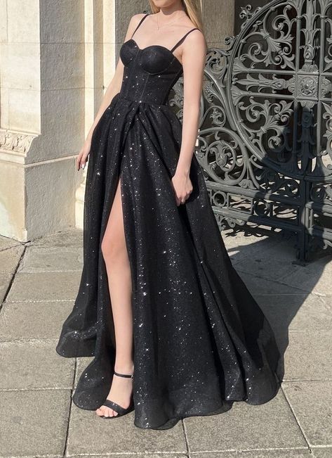 Raven is the average introvert you would see , she had a bad reputati… #teenfiction #Teen Fiction #amreading #books #wattpad Prom Dresses, Prom, Black Prom Dresses, Black Prom Dress, Prom Dresses Elegant, Prom Dress Inspiration, Tulle Prom Dress, Prom Dress Inspo, Prom Dresses Long Black