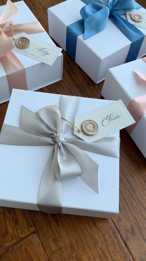 Gift Tags, Gift Wrapping, Elegant Gift Wrapping, Bridesmaid Boxes Diy, Bridal Party Gift Bag, Gifts Wrapping Diy, Bridesmaid Boxes, Wedding Gift Boxes, Personalized Gift Tags