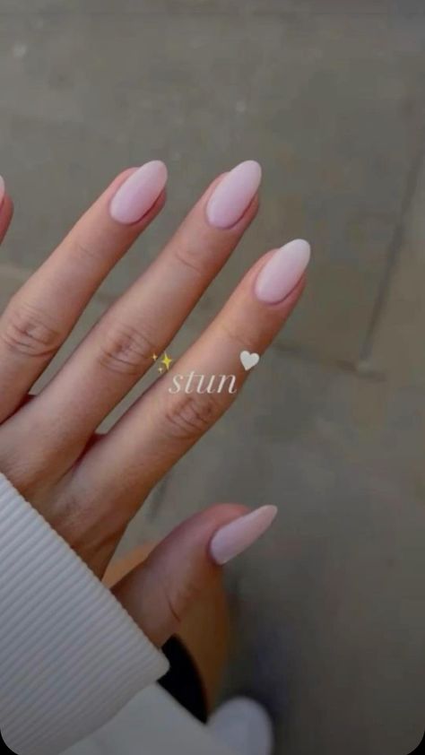 Chic + timeless nail designs (with some trendy twists), perfect for your wedding day! Oval Shaped Nails, Pale Pink Almond Nails, Almond Shape Nails, Neutral Gel Nails, Round Shaped Nails, Neutral Acrylic Nails, Natural Almond Nails, Almond Gel Nails, Almond Nail