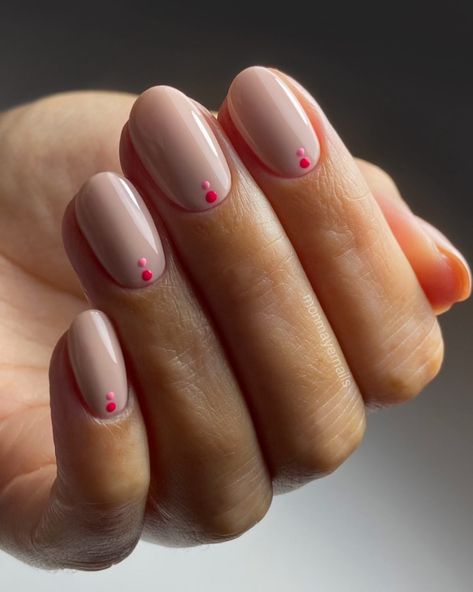 Summer dots @cndworld Cashmere Wrap, Holographic & Charm dots @sweetsquared.nails @navyprotools Nail Prep @elim_uk Cream @nuxe_uk Oil… | Instagram Neutral Nails, Plaid Nails, Cream Nails, Summer Gel Nails, Clear Nails, Light Pink Nails, Manicure Colors, Nail Colors, Dots Nails
