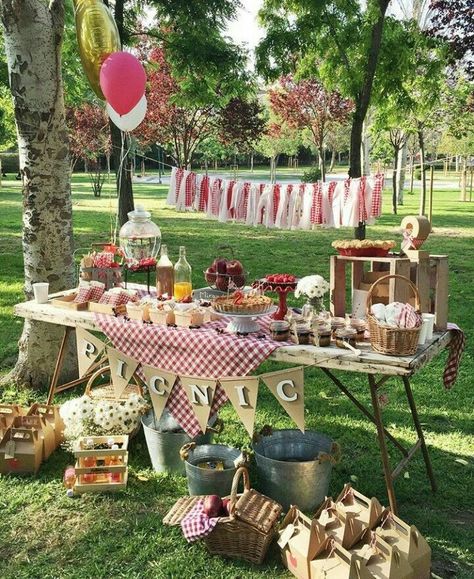 Picnic party Picnic Themed Parties, Picnic Party Decorations, Teddy Bear Picnic Birthday, Picnic Baby Showers, Picnic Birthday Party, Picnic Theme, Picnic Decorations, Picnic Birthday, Garden Parties