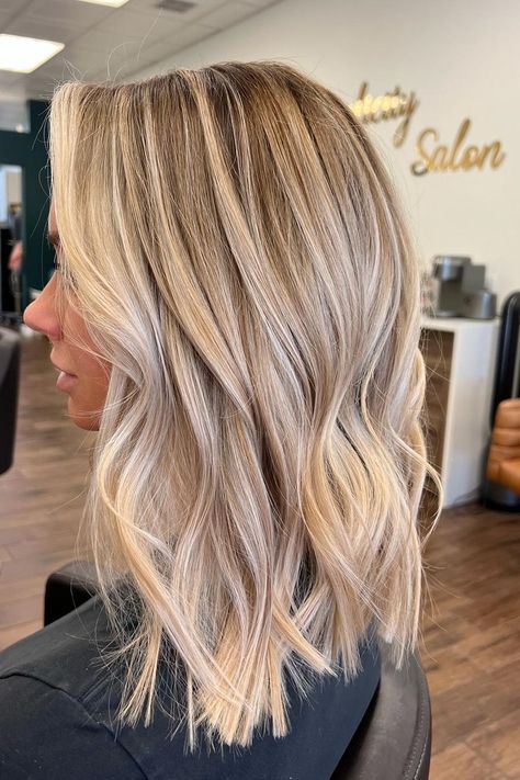 Medium-length layered cut with soft waves, featuring a blend of honey blonde and ash highlights that create a dimensional and vibrant look. The subtle layers add movement and volume, perfect for a fresh and modern style.  // Photo Credit: Instagram @hellobalayage Long Hair Styles, Balayage, New Hair, Haar, Blond, Capelli, Hair Inspiration, Balayage Hair, Hair Cuts