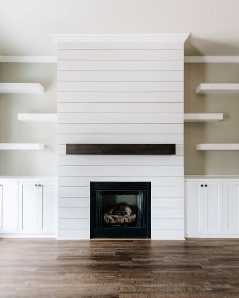 Latest Pic Contemporary Fireplace shiplap Ideas Modern fireplace designs can cover a broader category compared for their contemporary counterparts. Home Décor, Home, Shiplap Fireplace, Fireplace Remodel, Basement Bathroom, Fireplace Built Ins, Fireplace Surrounds, White Shiplap, Contemporary Shelving