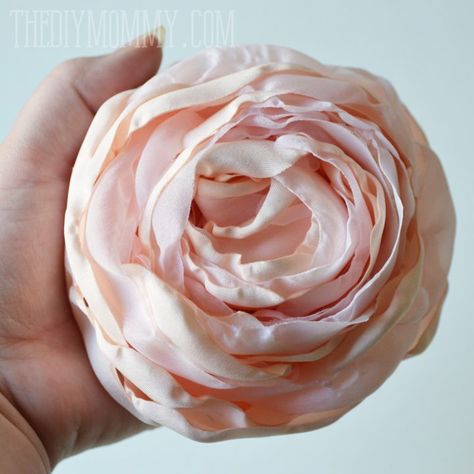 Video Tutorial: Make DIY Fabric Cabbage Roses or Peony Flowers | The DIY Mommy Fabric Flowers, Making Fabric Flowers, Fabric Flowers Diy, Fabric Flower Tutorial, Fabric Bouquet, Ribbon Flowers, Fabric Roses, Cloth Flowers, Diy Flowers