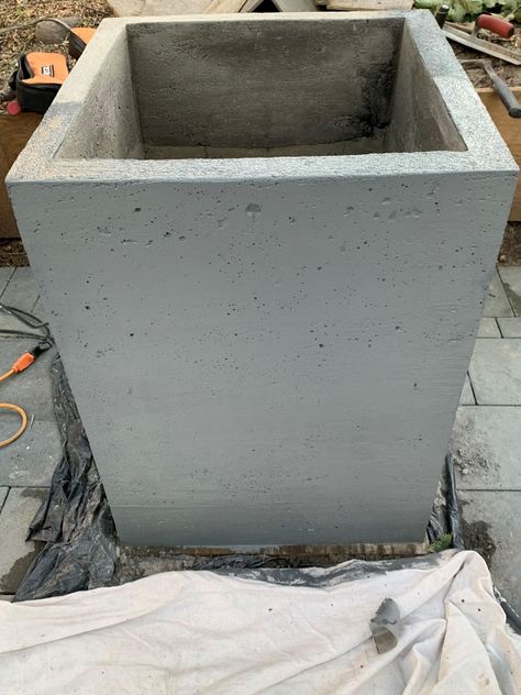 DIY large cement planters-How to make it in one weekend | Houzewize Gardening, Diy Planters Pots, Diy Outdoor Planters Pots, Diy Concrete Planters, Diy Cement Planters, Concrete Planters Diy Cement, Cement Pots Diy, Concrete Planter Boxes, Concrete Diy Projects