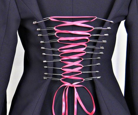 This safety pin corset is a very simple way to get the lace-up corset effect with just a few supplies I'll be you already have. Use this technique to help a loose blazer fit better or create the look of a smaller waist on a fitted blazer. Diy Clothing, Tops, Ponchos, Diy Fashion, Clothes, Upcycle Clothes, Diy Clothes, Refashion Clothes, Upcycled Fashion