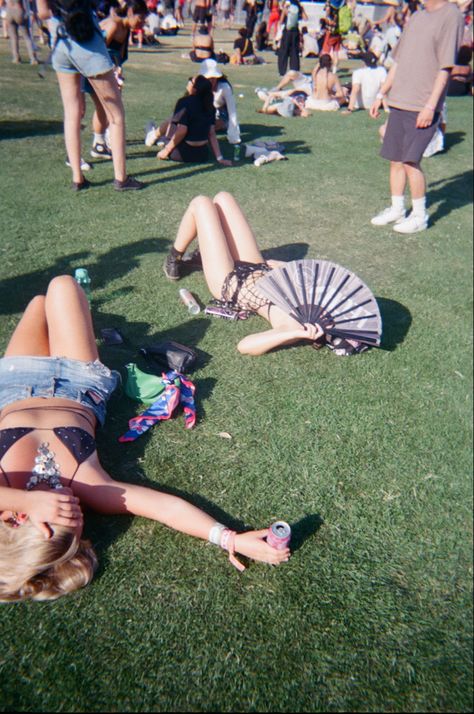 Coachella film inspiration inspo Lana Del Rey, Summer, Trips, Festivals, Coachella, Bff, Friends Poses, Best Friends Photos, Inspo