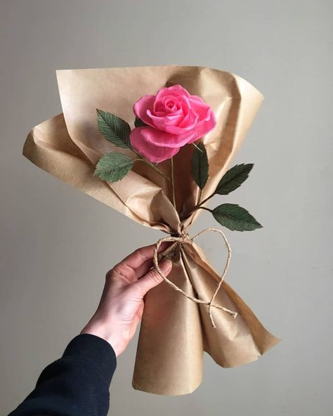 #marchmeetthemaker DAY 2 Valentine's Day, Crafts, Decoration, Simple Gifts, Flower Gift, How To Wrap Flowers, Bouquet Wrap, Handmade Bouquets, Flower Bar