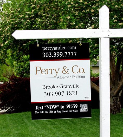 Our 36 Favorite Real Estate Yard Signs & Tips for New Agents Estate Agent Sign Design, Ideas, Real Estate Signs, Real Estate Yard Signs, Real Estate Sign Design, For Sale Sign, Real Estate Software, Luxury Real Estate, Real Estate Investing