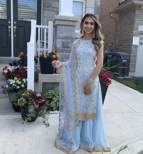 Balayage, Indiana, Hochzeit, Desi Dresses, Lehenga, Pakistani Outfits, Traditional Dresses, Simple Indian Suits, Simple Pakistani Dresses