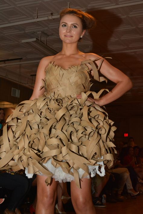 American Trash, an American Wasteland of Fashion, hit the runway at 2720 on Cherokee Street, Saturday July 12th. American Trash challenges its artist to create fashion masterpieces by using non-tra… Trash Fashion Show, Trashion Show Recycled Fashion, Trash Fashion Recycled, Trash Dress, Trashy Fashion, Trash Fashion, Fashion Show, Trash To Fashion Ideas, Clothes From Trash
