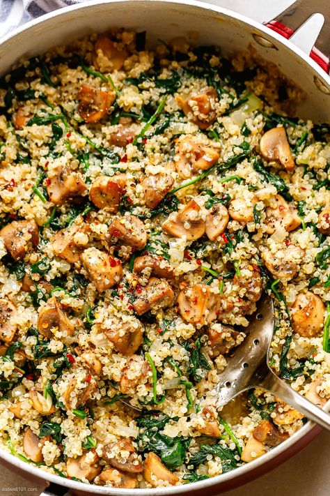 Spinach Mushroom Quinoa Recipe - #quinoa #recipe #eatwell101 - This parmesan spinach mushroom quinoa recipe is the ultimate win for vegetarian weeknight dinners! - #recipe by #eatwell101®