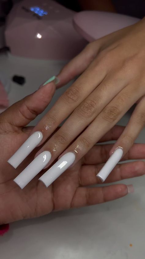 Outfits, Top Coat, Instagram, Acrylics, Nail Ideas, White Gel Nails, Acrylic Nail Designs Coffin, French Tip Acrylic Nails, Acrylic Nail Designs Classy