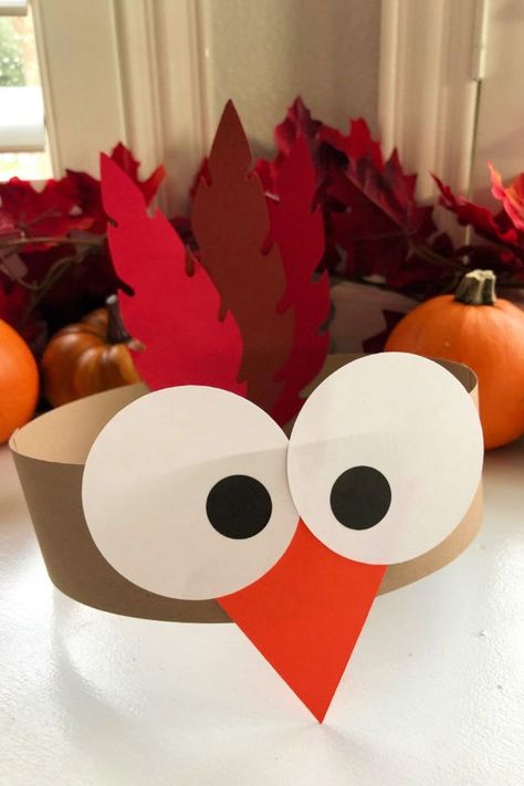 40 Easy Thanksgiving Crafts for Kids - Thanksgiving DIY Ideas for Kids Thanksgiving, Diy, Halloween, Thanksgiving Crafts, Autumn Crafts, Turkey Crafts Preschool, Turkey Crafts For Preschool, Turkey Crafts Kids, Kids Fall Crafts