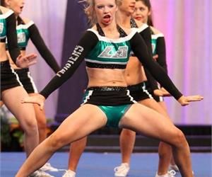22 Epic Cheerleader Fails That Are Too Good! Fitness, #fails, Dance, Cheer Pictures, Youtube, Cheerleading, Ballet, Football Cheerleaders
