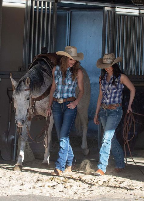 Fall Fashion: Grit & Glam - COWGIRL Magazine Cowboy Girl Outfits, Traje Cowgirl, Glam Cowgirl, Mexican Rodeo, Mode Country, Outfits Cowgirl, Estilo Cowgirl, Trajes Country, Foto Cowgirl