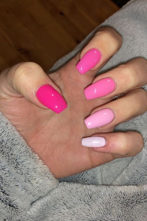 24 Insanely Cool Pink Ombre Nails You Can Recreate - Its Claudia G Short Square Acrylic Nails, Short Acrylic Nails Designs, Acrylic Nails Coffin Short, Pink Acrylic Nails, Cute Gel Nails, Pretty Nails, Teen Nails, Summery Nails, Pink Ombre Nails