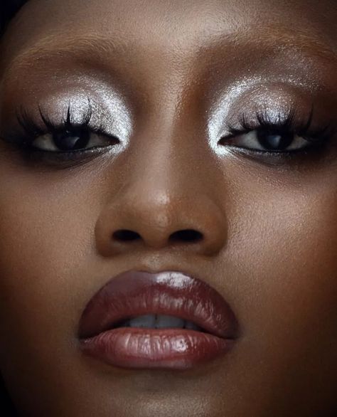 These '70s Inspired Makeup Looks Are Perfect For Party Season Eye Make Up, Shimmer Eyeshadow, Glossy Eyes, Dark Skin Makeup, Glossy Makeup, Metallic Makeup, Dark Makeup, Artistry Makeup, Eye Makeup