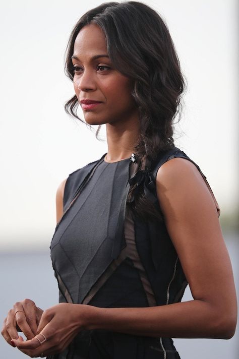 Zoe Saldana's hair fell in soft waves and was swept to one side in a loose braid tied with a ribbon Lady, Queen, Hair Styles, Afro, Gamora, Capelli, Peinados, Beautiful Black Women, Gorgeous Women