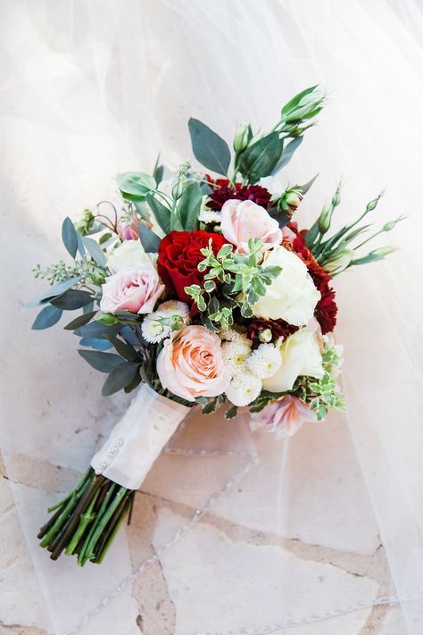 Such a gorgeous red + blush pink bouquet! Love the wild greenery tying it all in. The perfect wild, red bouquet. Taken at THE SPRINGS in Rockwall, Poetry Hall. Follow this pin to our website for more information, or to book your free tour! Photographer: Hannah Way Photography #bouquet #bouquetideas #redbouquet #blushpinkbouquet #pinkbouquet #wildbouquet #redwedding #pinkwedding #blushwedding #blushpinkwedding #redweddingideas #pinkweddingideas #blushweddingideas #blushpinkweddingideas Decoration, Red Bouquet Wedding, Red Flower Bouquet, White Flower Bouquet, Red Bouquet, White Bouquet, Beautiful Bouquet Of Flowers, Blush Pink Bouquets, Red Wedding Flowers Bouquet