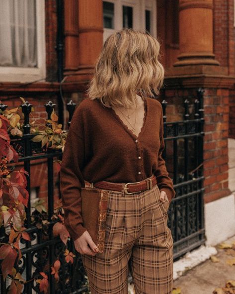 Autumn Outfits, Jumpers, Vintage Fashion, Outfits, Fall Outfits, Fashion Outfits, Dark Academia Fashion, Sweaters, Dark Academia Style