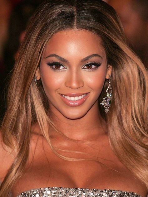 2000s on Twitter: "beyoncé at the dreamgirls premiere, 2007.… " Beyoncé, Beyonce, Beyoncé Giselle Knowles-carter, Beyonce Makeup, Queen B Beyonce, Beyonce Queen, Celebs, Beyonce Knowles, Beyonce Coachella