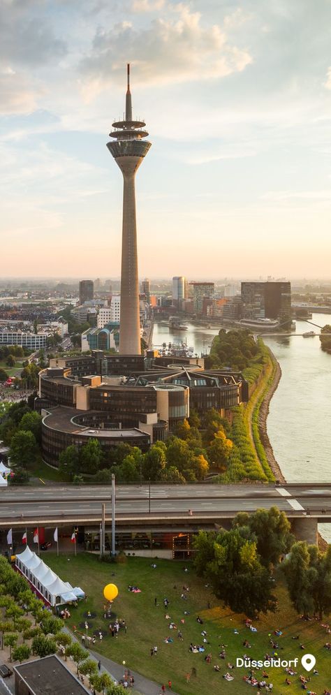 Stadt am Fluss mit Fernsehturm Berlin, Palermo, Architecture, Dusseldorf Germany, Dusseldorf, München, Europe, Deutschland, City