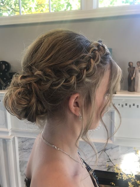Prom Hairstyles, Curled Updo, Updo For Short Hair, Updo Hairstyles For Prom, Curly Updo Hairstyles, Hairstyles For Prom Medium Length Curls, Short Updo Hairstyles, Hairstyles For Prom Medium Length, Hairstyles For Graduation
