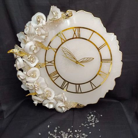 We are a popular online store that deals in kitchen, living, and bedding products. We have a huge variety of clocks in different styles and patterns. Crafts, Antique Wall Clock, Creative Wedding Gifts, Vintage Clock, Shop, Wall Clock Design, Handmade Clocks, Diy Resin Coasters, Dekorasyon
