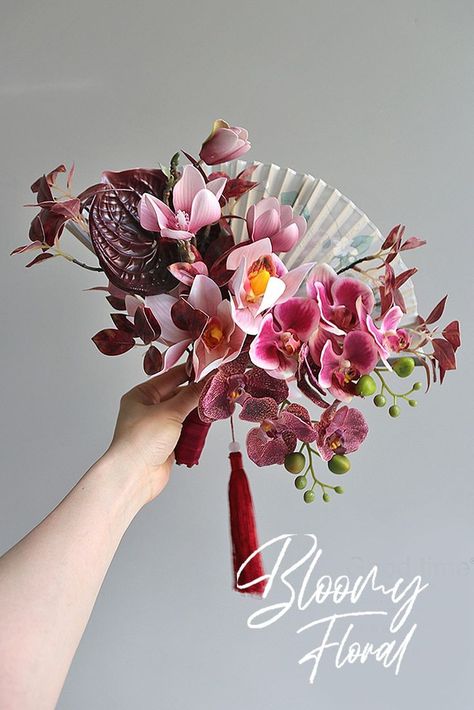 chinese wedding bouquet artificial flower orchid folding fan bouquet chinese traditional bridal bouquet Wedding, Flowers, Hoa, Asian Wedding, Chinese Bride, Boda, Chinese Wedding, Hand Bouquet, Asian Wedding Decor