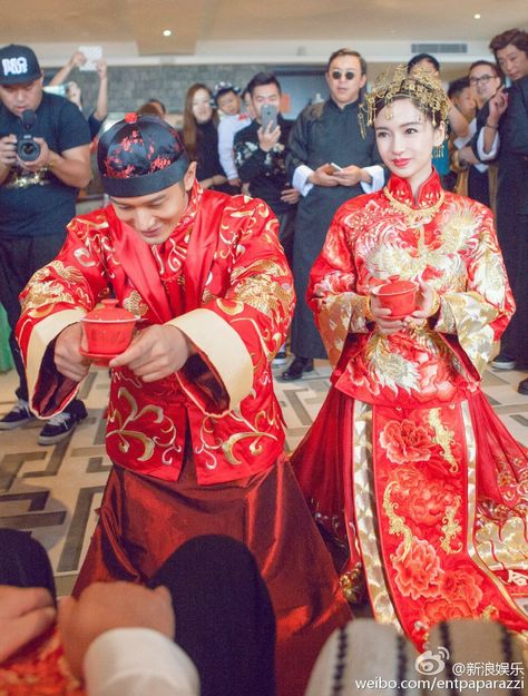 Angelababy's Wedding of the Year // Angelababy in a traditional Chinese wedding outfit Qun Kua China, Asian Wedding, Chinese Wedding, Chinese Dress, Cheongsam, Chinese Clothing, Muslim Wedding, Chinese Wedding Outfits, Beautiful Bride